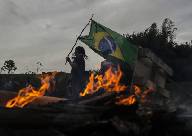 Alegeri în Brazilia. Susținătorii lui Bolsonaro blochează autostrăzile și resping rezultatele oficiale care-l dau câștigător pe Lula