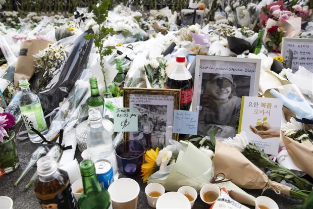Poliţiştii din Coreea de Sud, alertaţi cu câteva ore înaintea busculadei mortale. Apelant: „Îmi dă fiori”