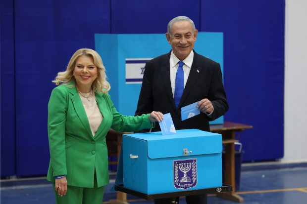 Netanyahu, aproape de revenirea în fruntea Israelului. Exit poll-urile dau partidul său pe primul loc în alegeri