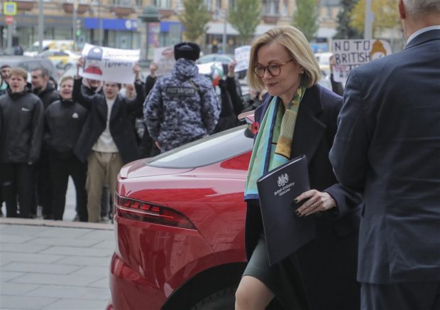 Moscova a convocat-o pe ambasadoarea britanică și a avertizat-o în legătură cu atacul „periculos” cu drone din Crimeea