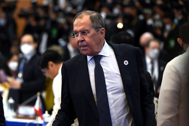 AP anunță că Lavrov a fost spitalizat la sosirea în Indonezia. Moscova neagă și publică o filmare cu diplomatul la hotel