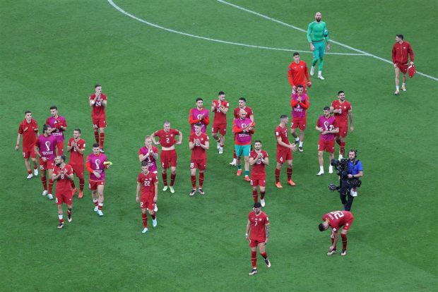 Un steag afișat de fotbaliștii sârbi în vestiar, la Cupa Mondială, inflamează spiritele în relația cu Kosovo. Prima măsură anunțată de FIFA