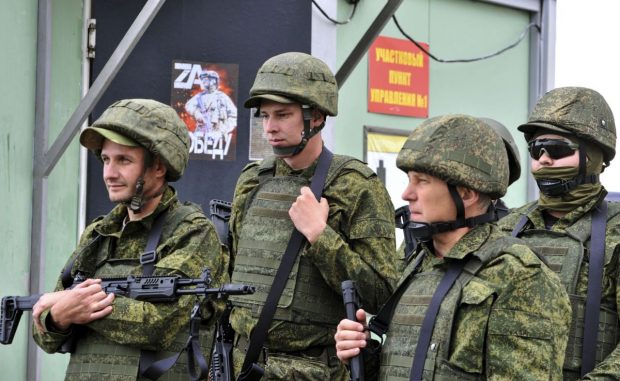 „E ca și cum ai pune un tanchist să piloteze avioane”. Oficiali militari ruși adună recruți pentru Ucraina falsificând documente, scrie publicația rusă Meduza