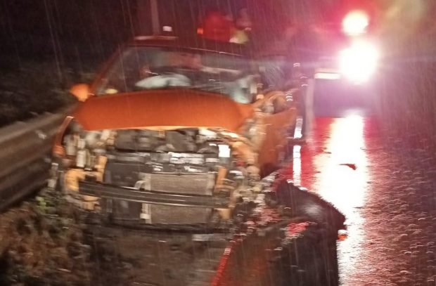 O remorcă ajunsă pe contrasens a omorât un om și a rănit alți doi, în Caraș-Severin