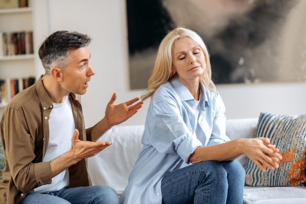 Singur/ă la 40 de ani: ai dreptul să „spargi” o familie?