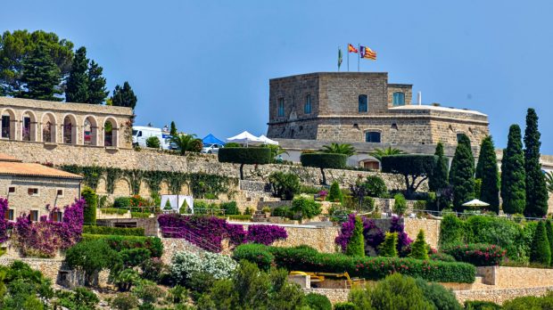 Un miliardar norvegian excentric a cumpărat o peninsulă de lângă Palma de Mallorca. Cât a plătit