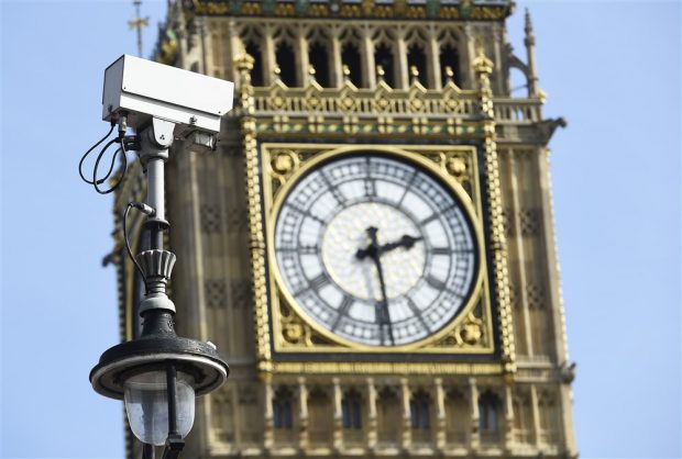 Londra interzice în clădirile guvernului camerele de supraveghere fabricate în China, de teama serviciilor secrete de la Beijing