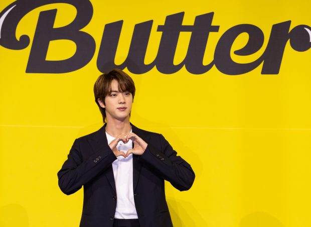 Jin, membru al trupei sud-coreene BTS, pleacă în armată. Va activa într-o unitate din „prima linie”