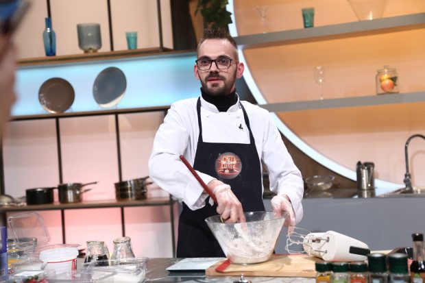 Cine este Adrian Soare, vâlceanul care i-a impresionat pe jurații de la „Chefi la cuțite”. „Bucătăria este colțul meu de Rai”