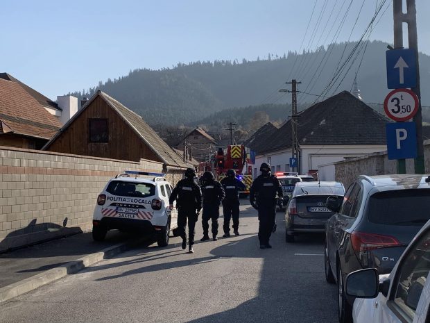 Alertă cu bombă la un liceu din județul Brașov. Elevii și profesorii au fost evacuați, iar zona a fost restricționată