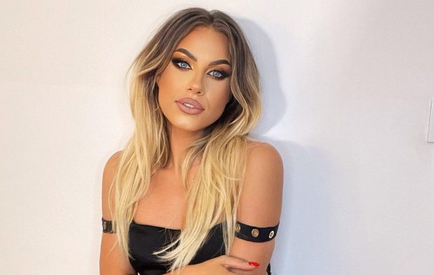 Amna face sport de patru ori pe săptămână: „Sunt obsedată de treaba asta”. Cum arată cântăreața la 38 de ani
