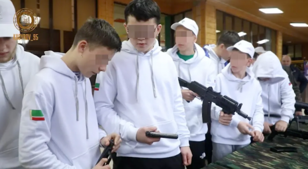 „Armata de copii”. Liderul cecen Ramzan Kadîrov antrenează adolescenți ruși și ucraineni pentru a deveni soldați în unitățile sale de luptă