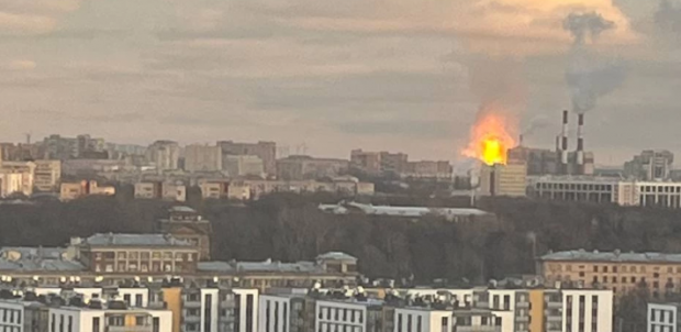Incendiu de proporții lângă Sankt Petersburg. Coloana imensă de foc, vizibilă de la câțiva kilometri