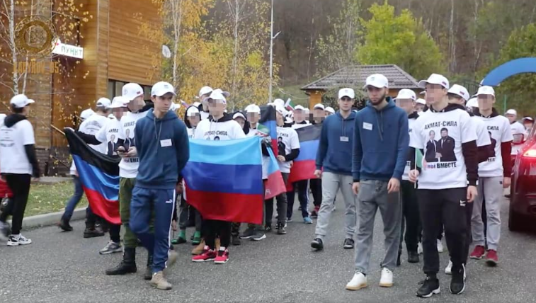Imagini cu „adolescenți rebeli”, din Donețk și Luhansk, trimiși în Cecenia la „educație militaro-patriotică”. Ramzan Kadîrov: „Au un program intensiv”