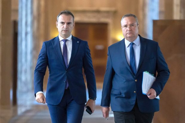 Explicația Guvernului după ce ministrul Apărării nu a participat la fabrica de blindate din Dâmbovița alături de Ciucă și Ciolacu