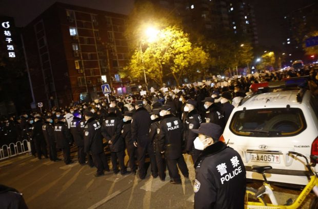 Protestele din China pierd din intensitate, pe fondul intervenției în forță a poliției. Un expert spune însă că nu se vor stinge curând