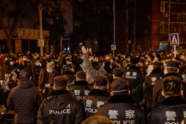 Ciocniri între protestatari și poliție într-un oraș din sudul Chinei, unde au avut loc noi manifestații față de măsurile anti-COVID