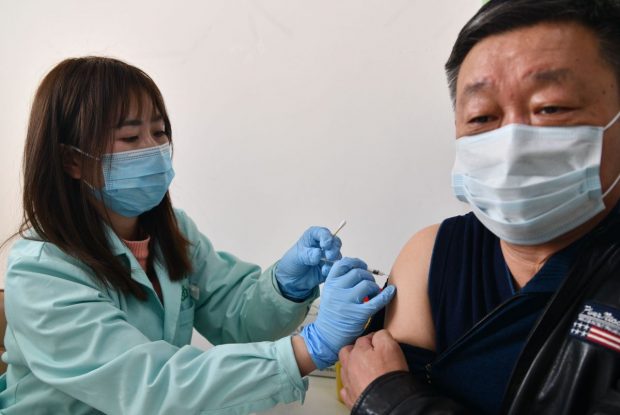 China va accelera vaccinarea anti-COVID a vârstnicilor pe fondul creșterii numărului de infectări