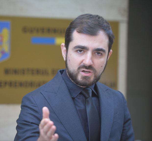 Fost ministru al Economiei, Claudiu Năsui a venit la DNA ca martor în dosarul Romarm