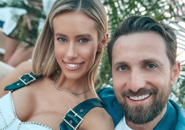 Dani Oțil i-a cumpărat mașină de zeci de mii soției sale. Gabriela Prisăcariu a împlinit 30 de ani