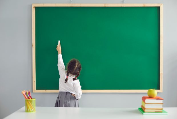 „Decât” sau „doar”? Când și cum le folosim corect 