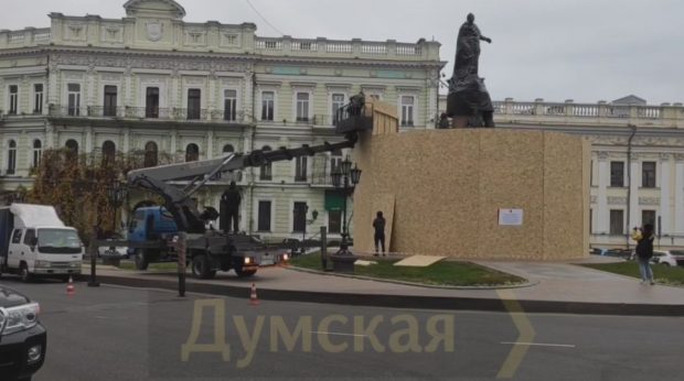 Ucrainenii pregătesc înlăturarea statuii Ecaterinei a II-a din Odesa. Inițial, primarul s-a opus demolării, iar Zelenski a cerut să fie verificat