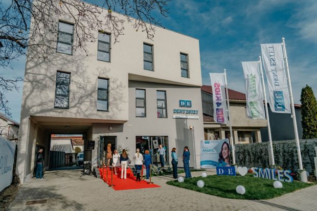 DENT ESTET deschide o nouă clinică stomatologică, în Arad, printr-un parteneriat strategic cu MedLife Genesys