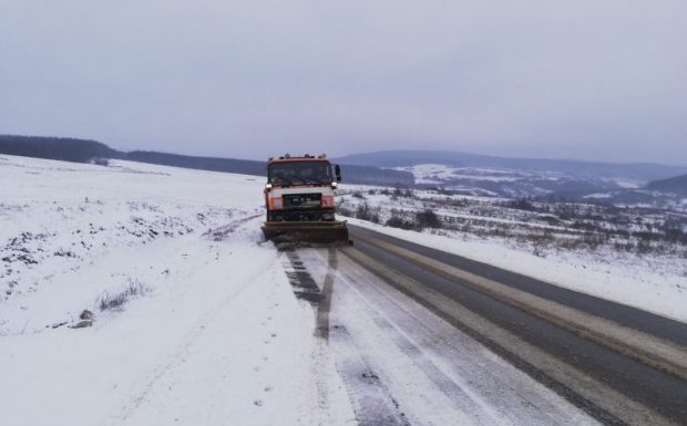 Probleme noi cu deszăpezirea. În Botoșani, nu sunt şoferi care să conducă utilajele
