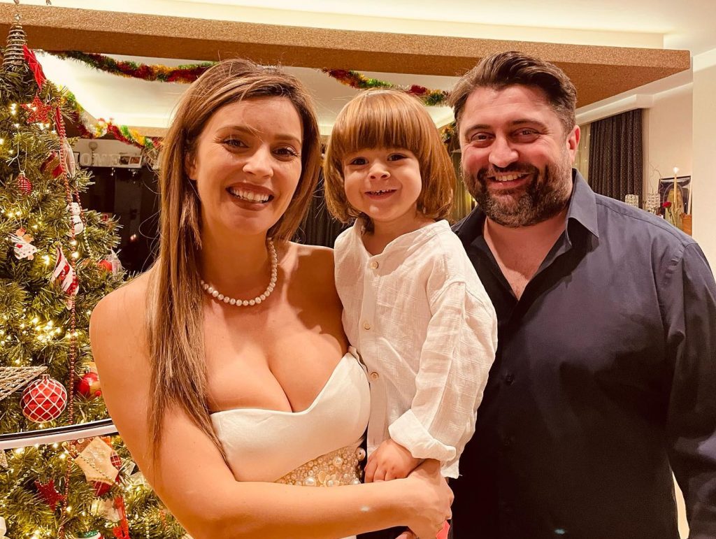 Diana Dumitrescu, transformare radicală de look: păr șaten și tunsă bob 11 Diana Dumitrescu și soțul ei