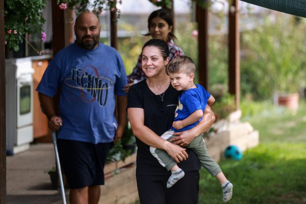 Povestea bărbatului care nu poate avea certitudinea zilei de mâine, la „Visuri la cheie”. „Când a venit acasă, a venit paralizat jumătate”