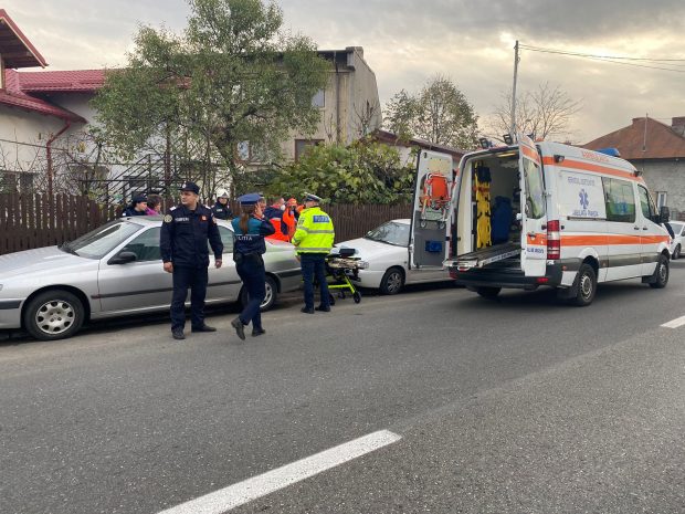 O femeie și-a dat foc în fața Penitenciarului Ploiești, unde este închis fiul ei