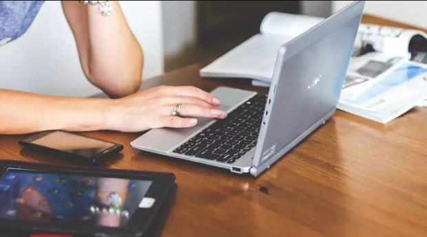 Cum să te ferești de capcanele reclamelor pe internet: publicitate înșelătoare