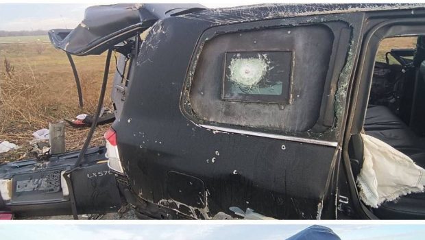 Imagini cu mașina adjunctului administrației ruse din Herson ciuruită de gloanțe. Presa de stat a scris că a murit într-un accident