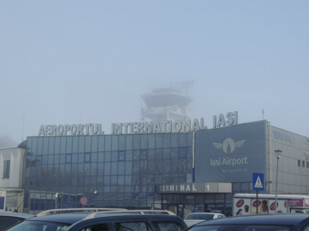 Aeroportul din Iași, încadrat la o categorie mai dificilă la aterizare din cauza unor case