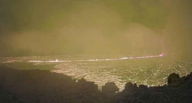 Mauna Loa, cel mai mare vulcan activ din lume, a început să erupă după o pauză de 38 de ani