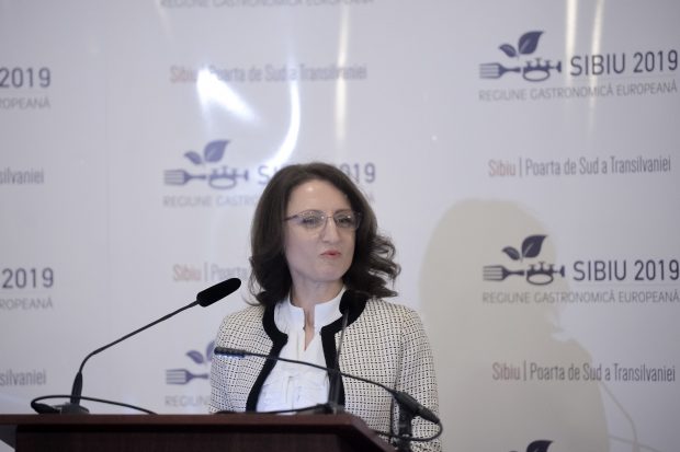 Turnul Sfatului: Președinta CJ Sibiu beneficiază de chirie preferențială de la familia unui afacerist care a câștigat contracte de milioane de euro cu instituția pe care o conduce
