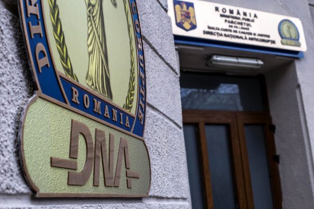 Şefa unui centru DGASPC Neamț, trimisă în judecată de DNA. Câți bani cerea pentru un post de psiholog sau pedagog social