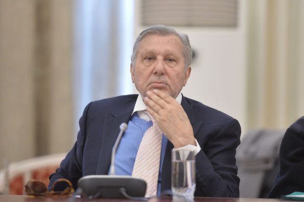 Ilie Năstase, către o jurnalistă care l-a întrebat de ce s-a urcat beat la volan: „Sunteți prea tânără și prea proastă ca să înțelegeți”