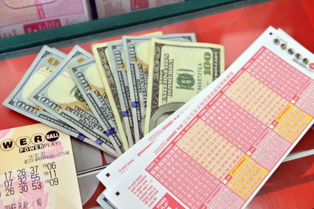 Extragere loto de 1,6 miliarde de dolari, record în SUA. Nu se știe încă dacă există un câștigător
