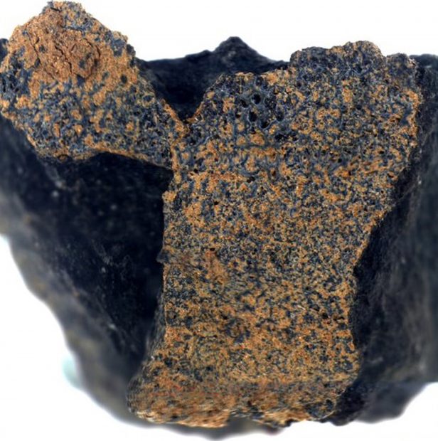 Două minerale noi, descoperite într-un meteorit căzut în Somalia