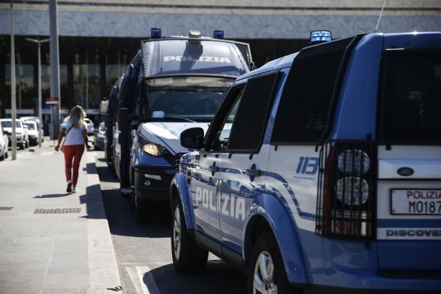 Poliția din Roma este în căutarea unui posibil criminal în serie, după ce trei femei au fost înjunghiate mortal, într-un cartier de lux