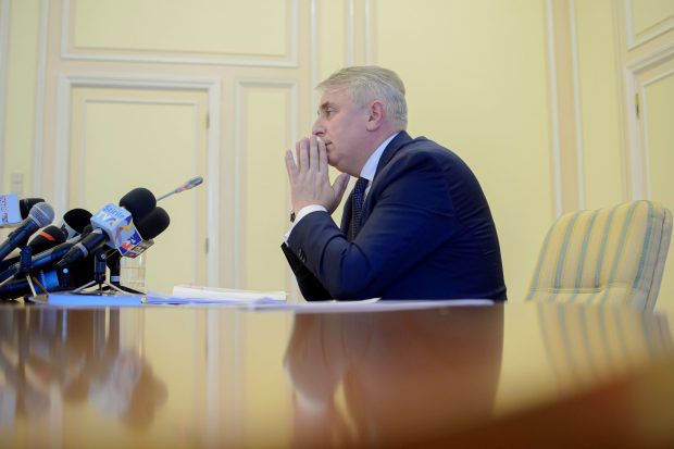 USR şi Forţa Dreptei, moţiune simplă împotriva ministrului Lucian Bode după „eşecul înregistrat în procesul de aderare la Schengen”