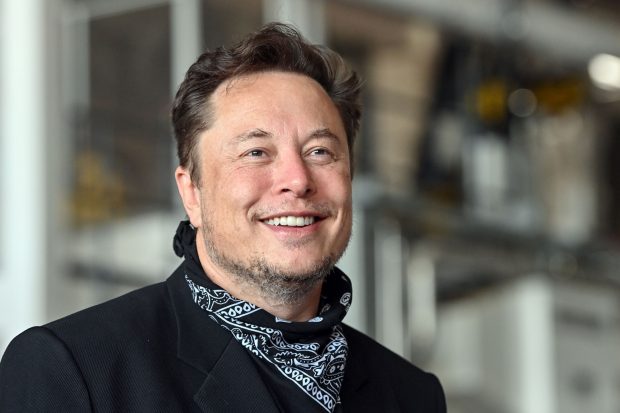 Elon Musk i-a anunțat pe angajații Twitter că nu mai pot lucra de acasă, în primul mail trimis de la preluarea companiei