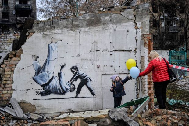 Banksy a publicat un video cu lucrările sale din Ucraina