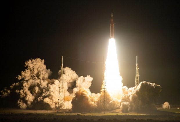 NASA spune că oamenii ar putea locui pe Lună pe perioade lungi de timp, în acest deceniu