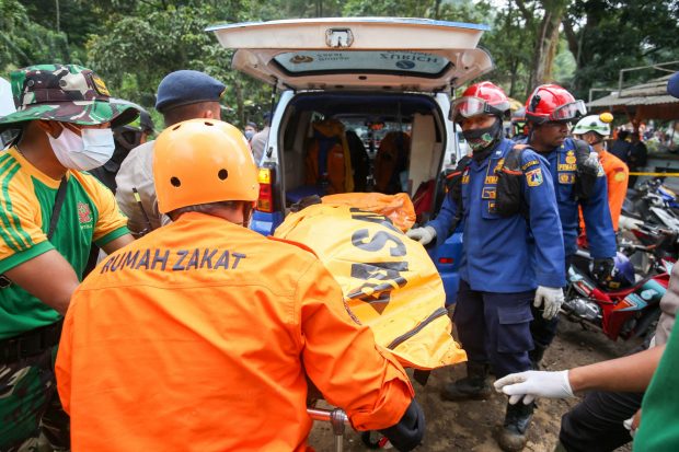 Bilanțul morților în urma cutremurului din Indonezia a ajuns la 310. Alți 24 de oameni sunt în continuare dispăruți