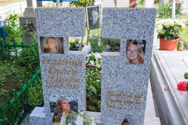Moartea unei stewardese de 36 ani, investigată după ce a fost operată la 11 zile de la prima internare