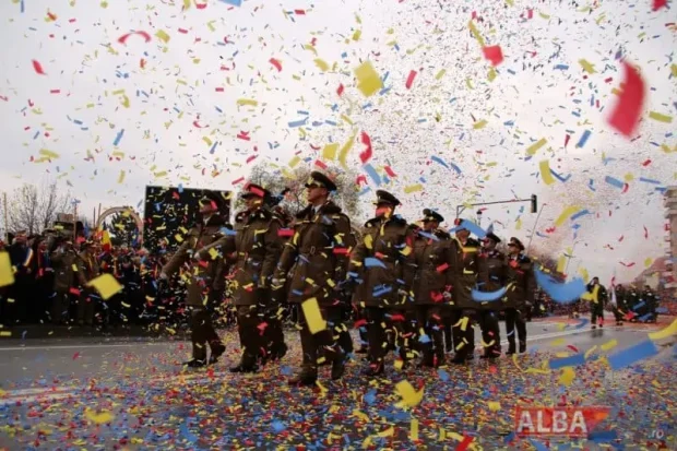 Încep  pregătirile pentru 1 Decembrie 2022 – Ziua Națională la Alba Iulia: Paradă militară cu peste 700 de militari, tehnică de luptă și avioane pe cer