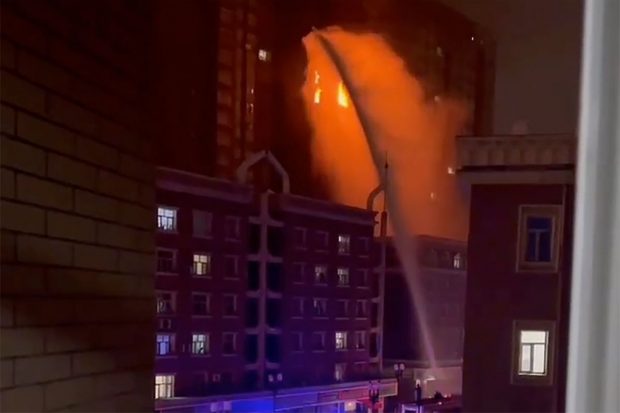Proteste în China după un incendiu cu 10 morți. Oamenii cer renunțarea la blocajele anti-COVID