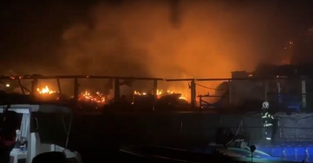 O pensiune din Tulcea a fost distrusă de un incendiu. O persoană s-a intoxicat cu fum